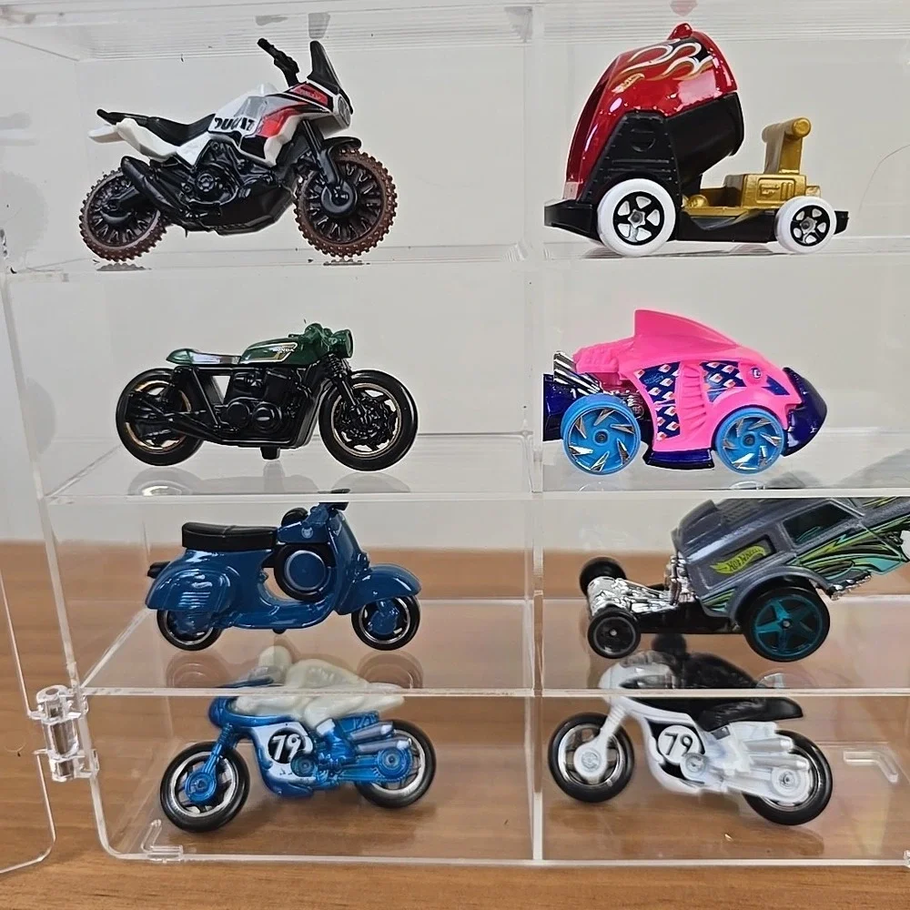 Clear Acrylic Display Case 1:64 Scale‎ Diecast Cars INCLUDING Mix AP of CARS x 8